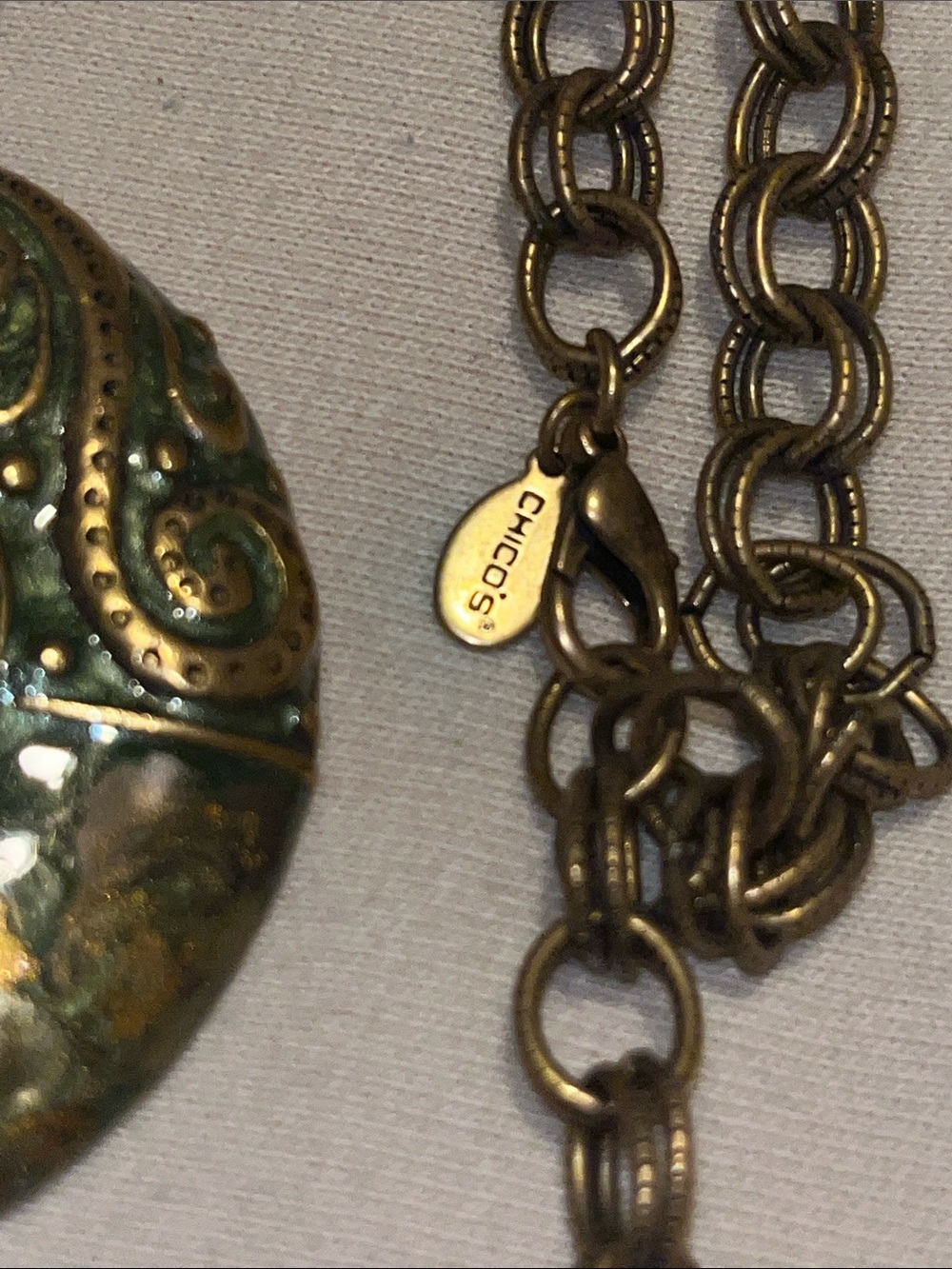 Chicos Vintage-Inspired Asian style Green Gold Tassel Pendant Necklace - Picture 2 of 4